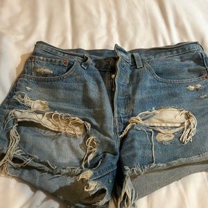 Super trendy shredded Levi shorts